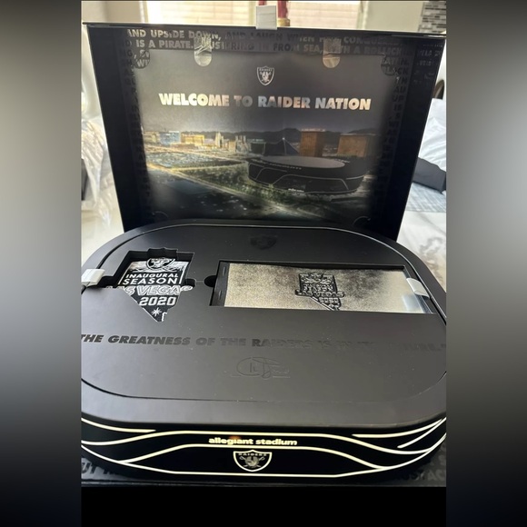 Las Vegas Raiders 2020 Allegiant Stadium Inaugural Season Ticket Gift Box - Picture 2 of 16